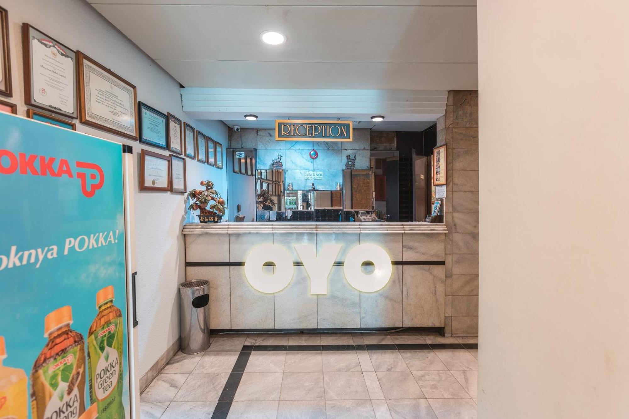 Oyo 671 Hotel Capitol Jakarta Exterior photo