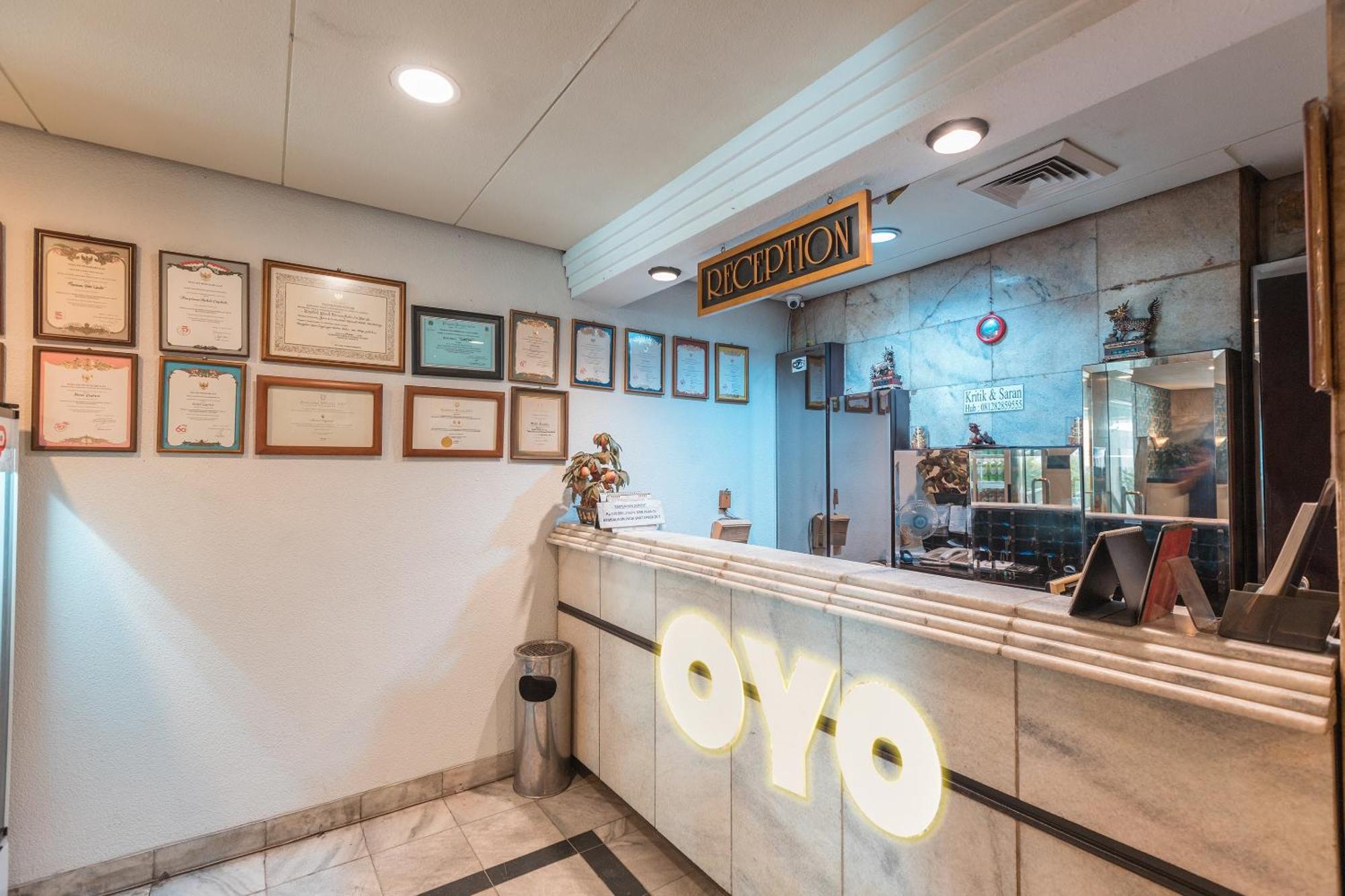 Oyo 671 Hotel Capitol Jakarta Exterior photo