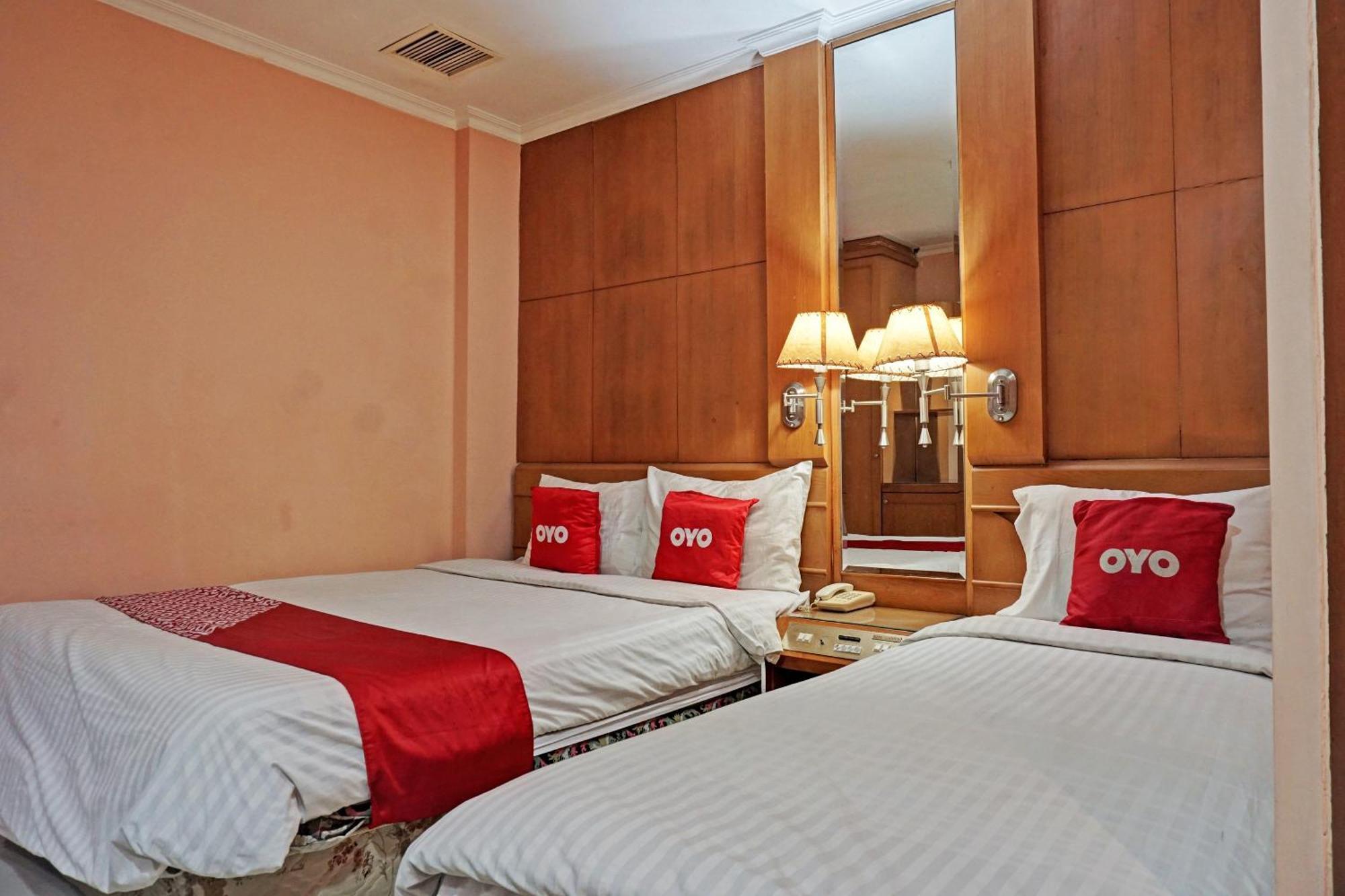 Oyo 671 Hotel Capitol Jakarta Exterior photo